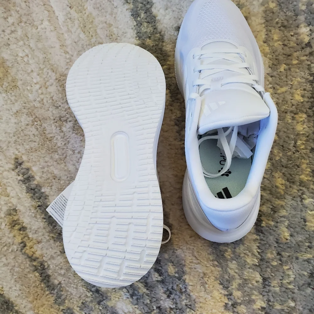 NWT Adidas Runfalcon 5